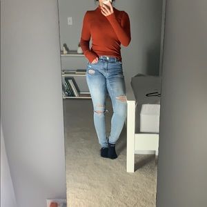 Long-sleeved turtleneck.